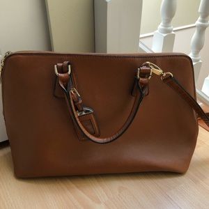 Lilly and Ivy brand hand bag.